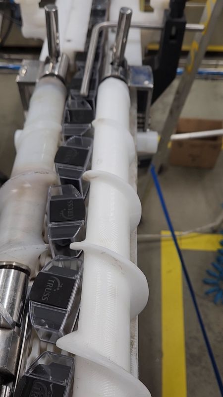 Timing screw feeding containers